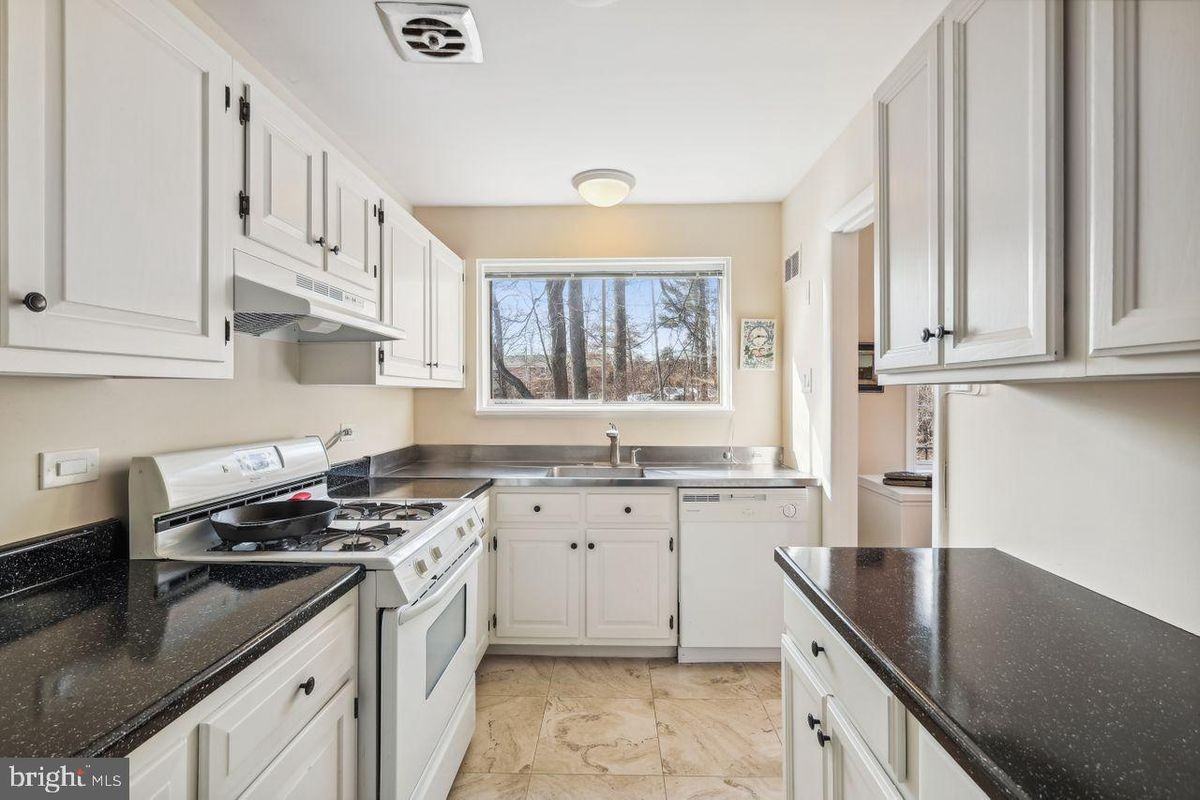 10600 Kenilworth Avenue ##203 - Photo 5 of 38