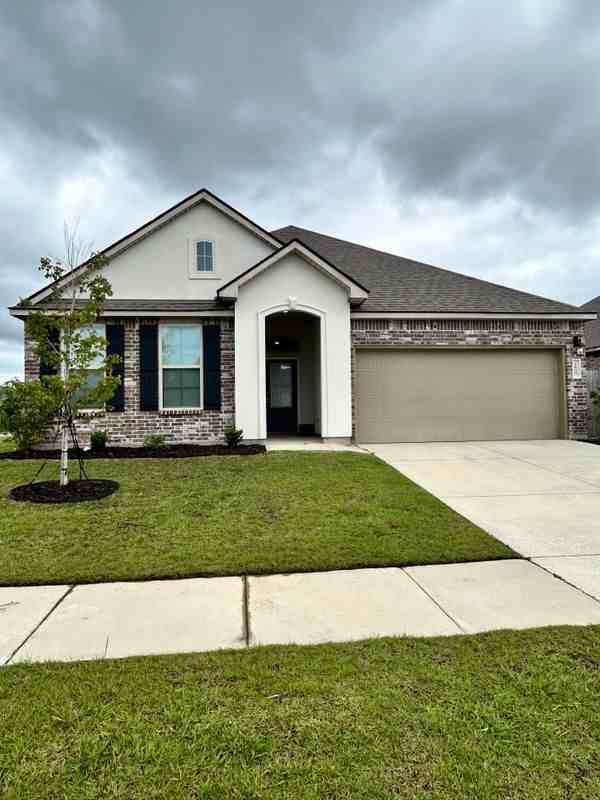 1805 Lakeshore Village East - Photo 2 of 12