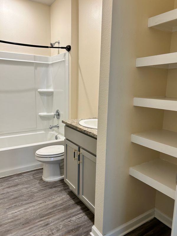 1805 Lakeshore Village East - Photo 4 of 12