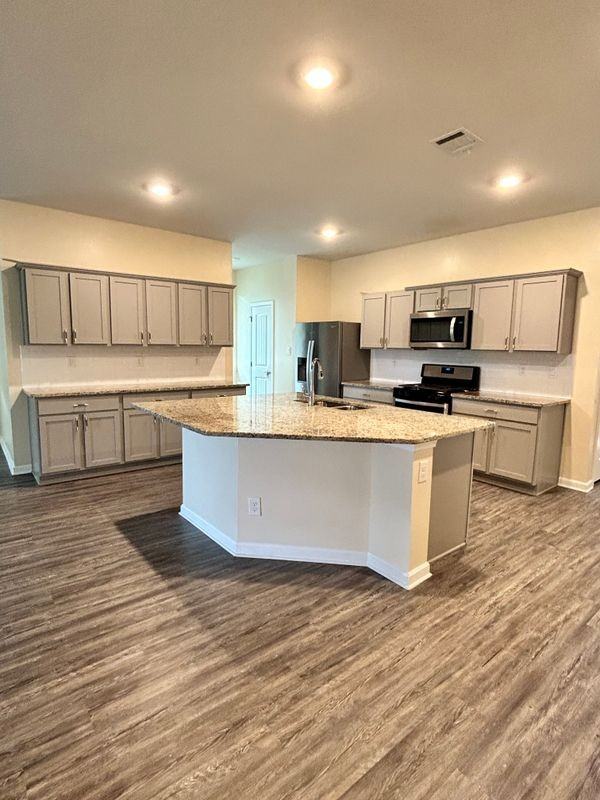 1805 Lakeshore Village East - Photo 5 of 12