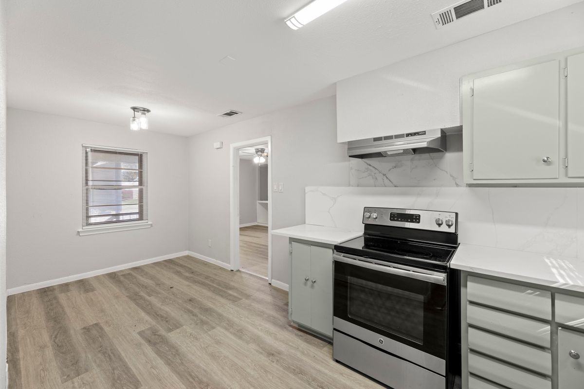 1406 Ridgeview Street - Photo 2 of 14