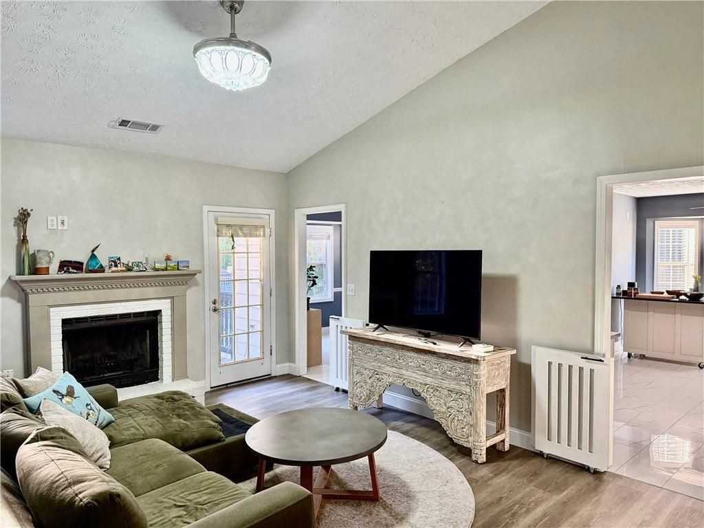 3310 Stratton Lane - Photo 2 of 13