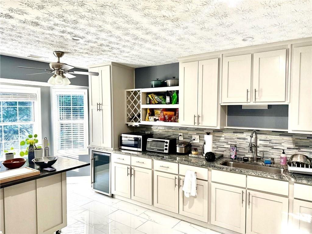 3310 Stratton Lane - Photo 3 of 13