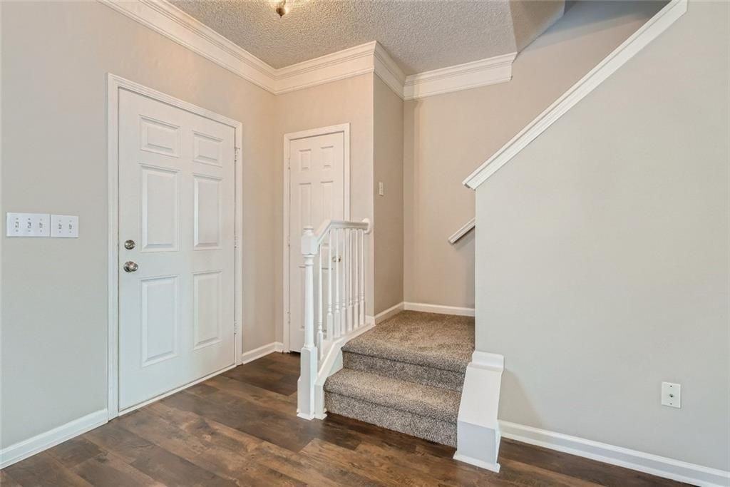 707 Breeze Lane - Photo 3 of 29