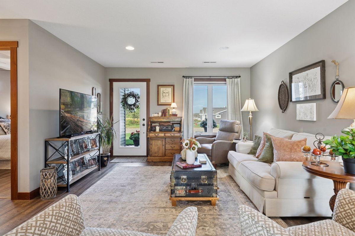 1745 Redhead Avenue - Photo 3 of 21