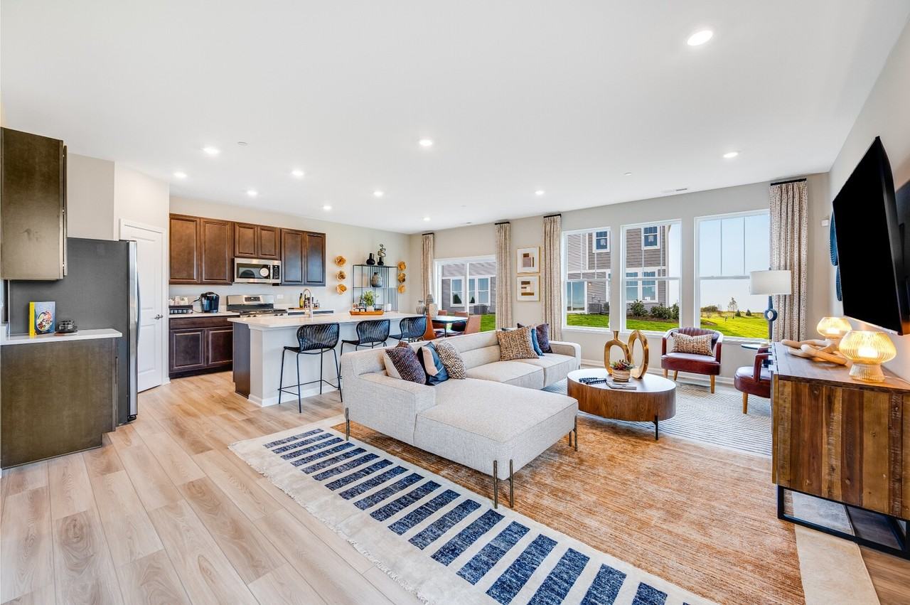 1261 Glenmont Street - Photo 3 of 34