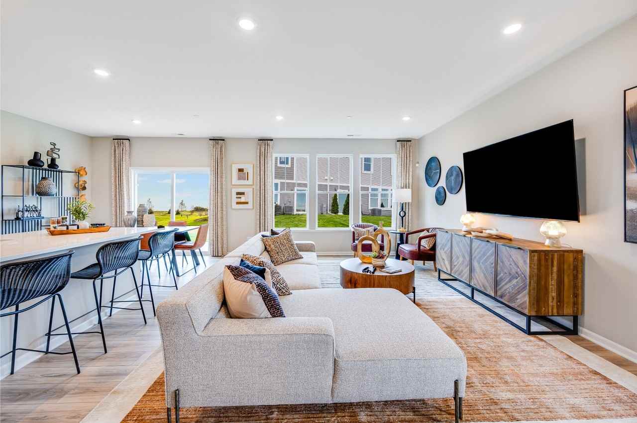 1261 Glenmont Street - Photo 2 of 34