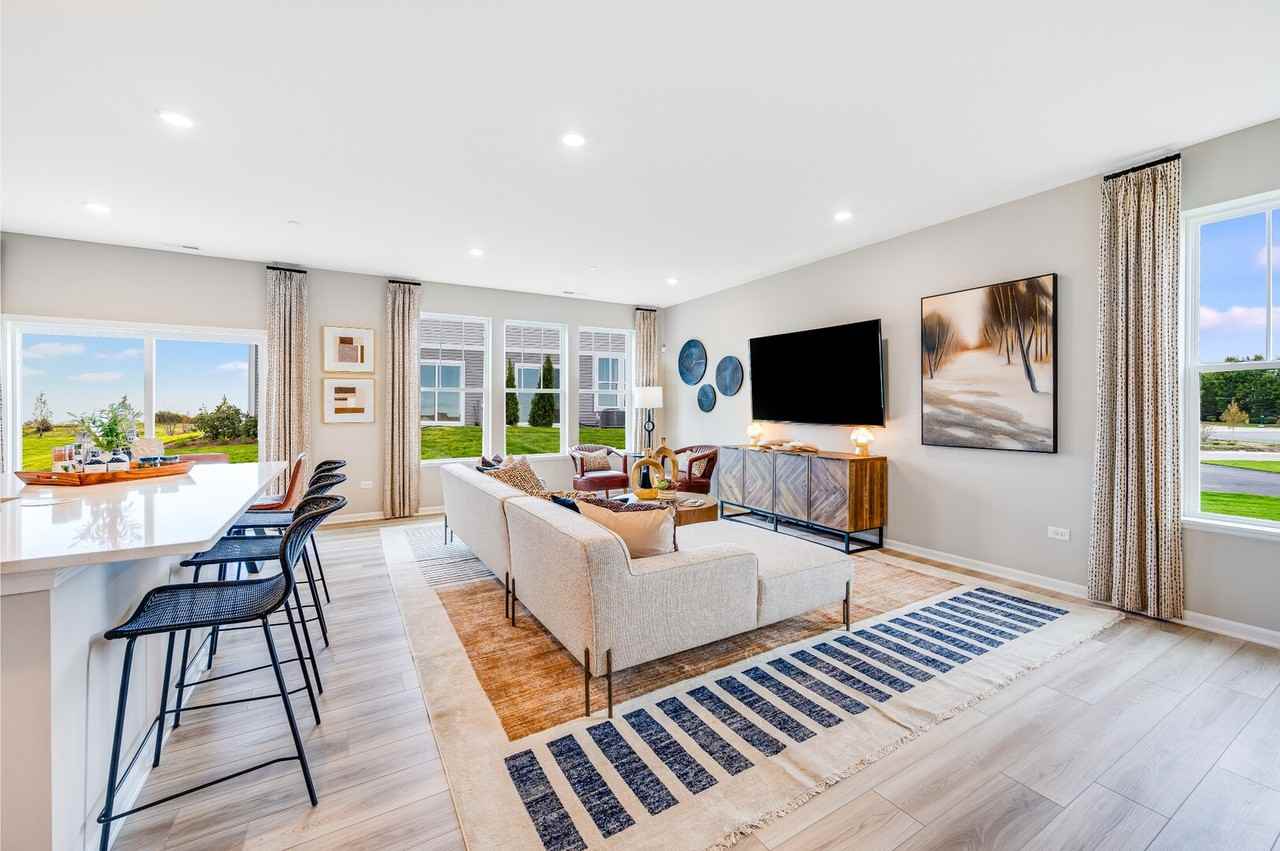 1261 Glenmont Street - Photo 4 of 34