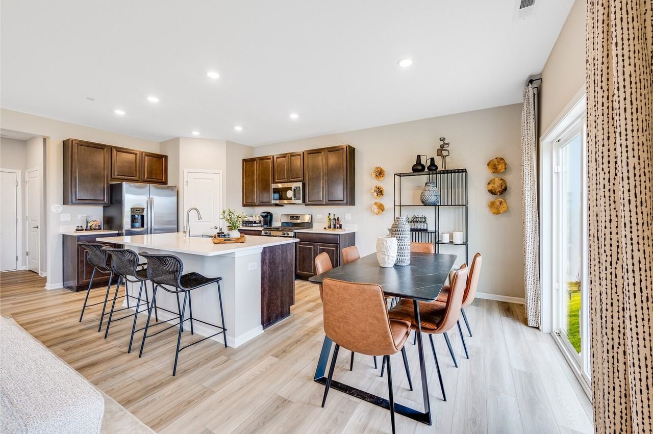 1261 Glenmont Street - Photo 7 of 34