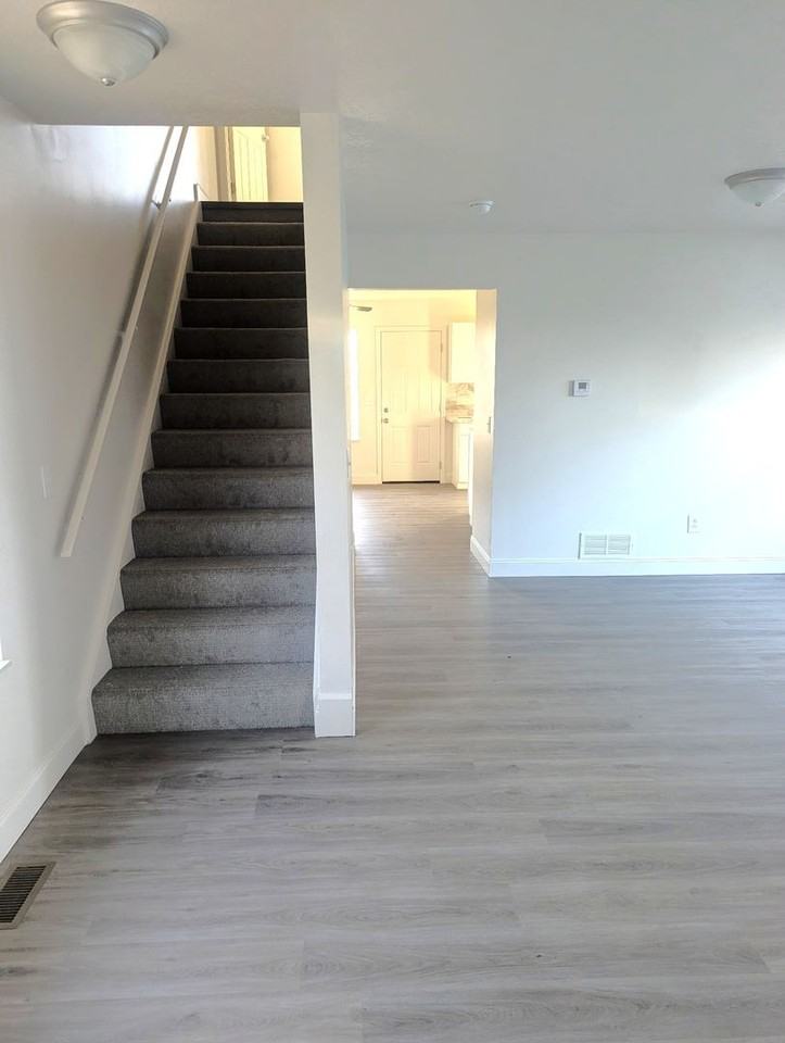 247 Reed Ave - Photo 2 of 10