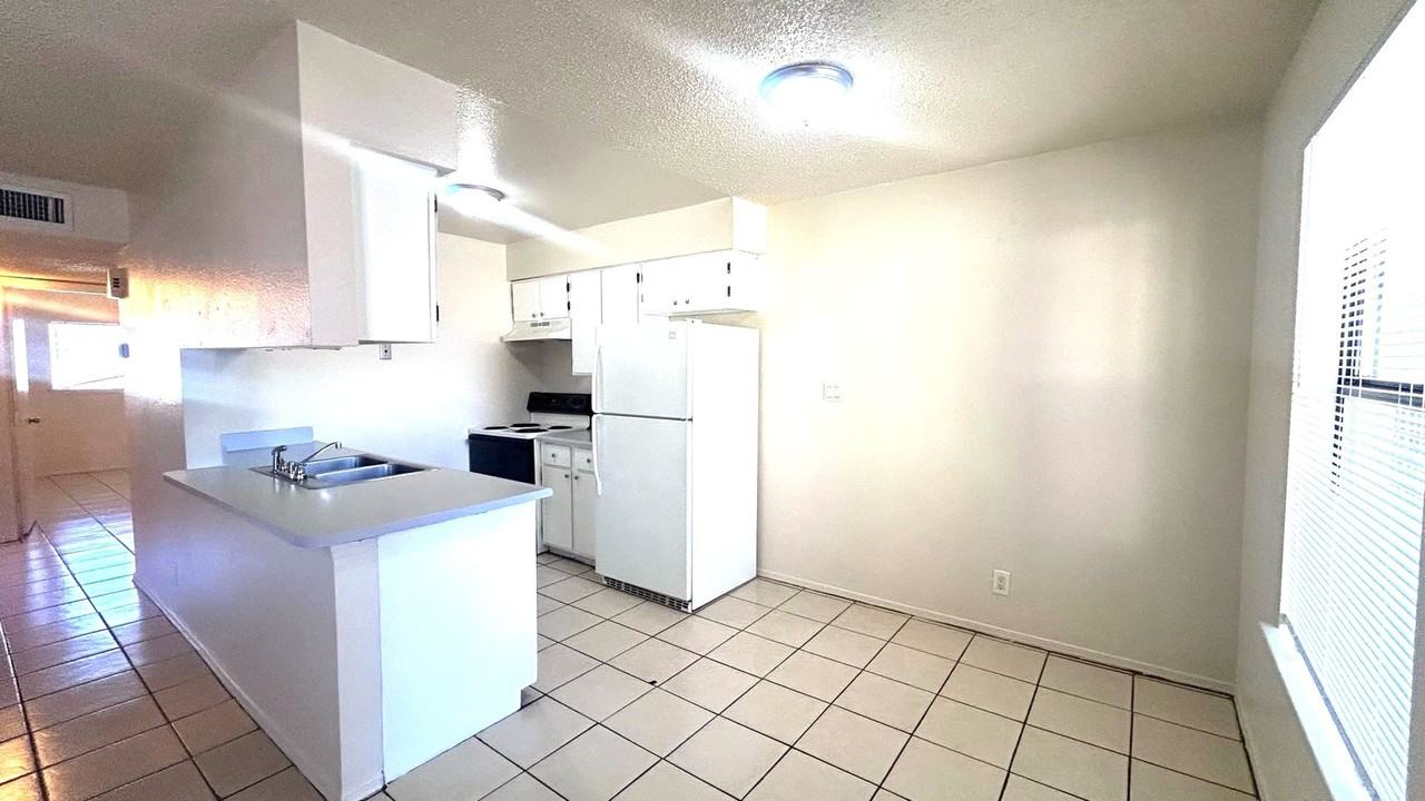 5621 Acoma Rd Se #10B - Photo 2 of 15