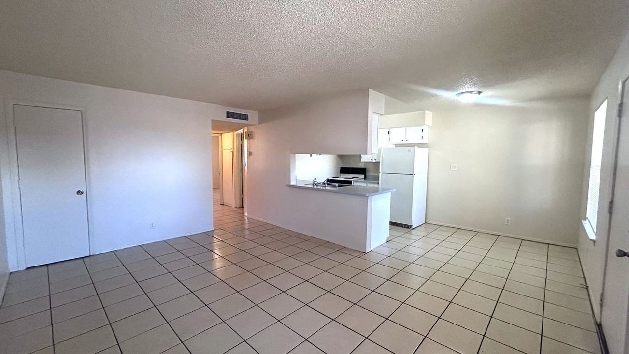 5621 Acoma Rd Se #10B - Photo 3 of 15