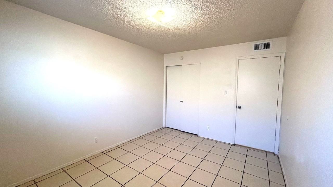 5621 Acoma Rd Se #10B - Photo 5 of 15