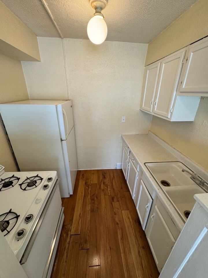 Whitestone Manor Apartments - Photo 3 of 12