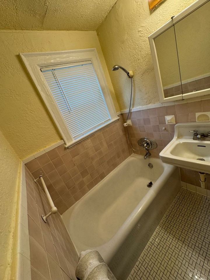 Whitestone Manor Apartments - Photo 7 of 12