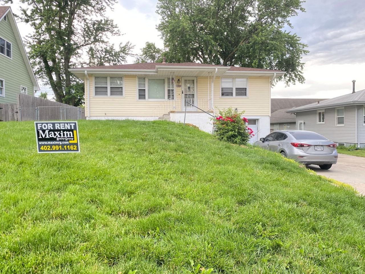 8147 Burdette St - Photo 5 of 44