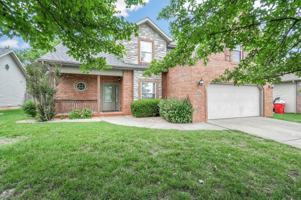 featured image of 1403 West Maplewood Street