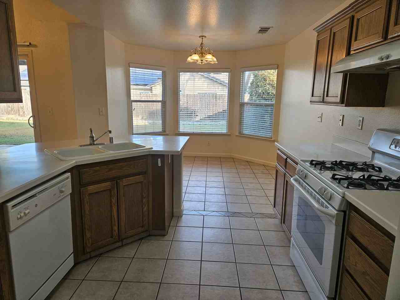 1760 Hunter Avenue - Photo 3 of 10