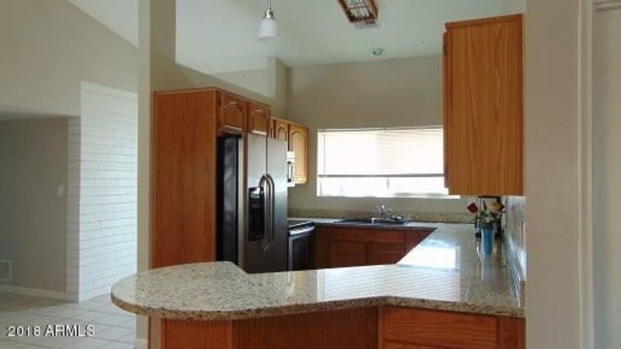 4008 W Davidson Ln - Photo 3 of 5