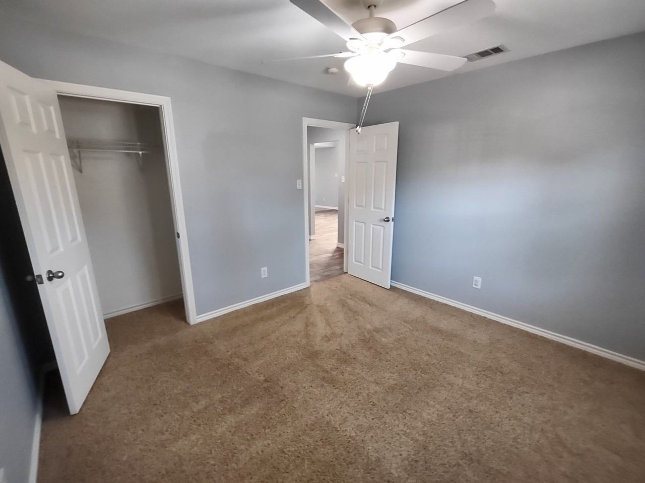 8929 Holliday Ln - Photo 7 of 26