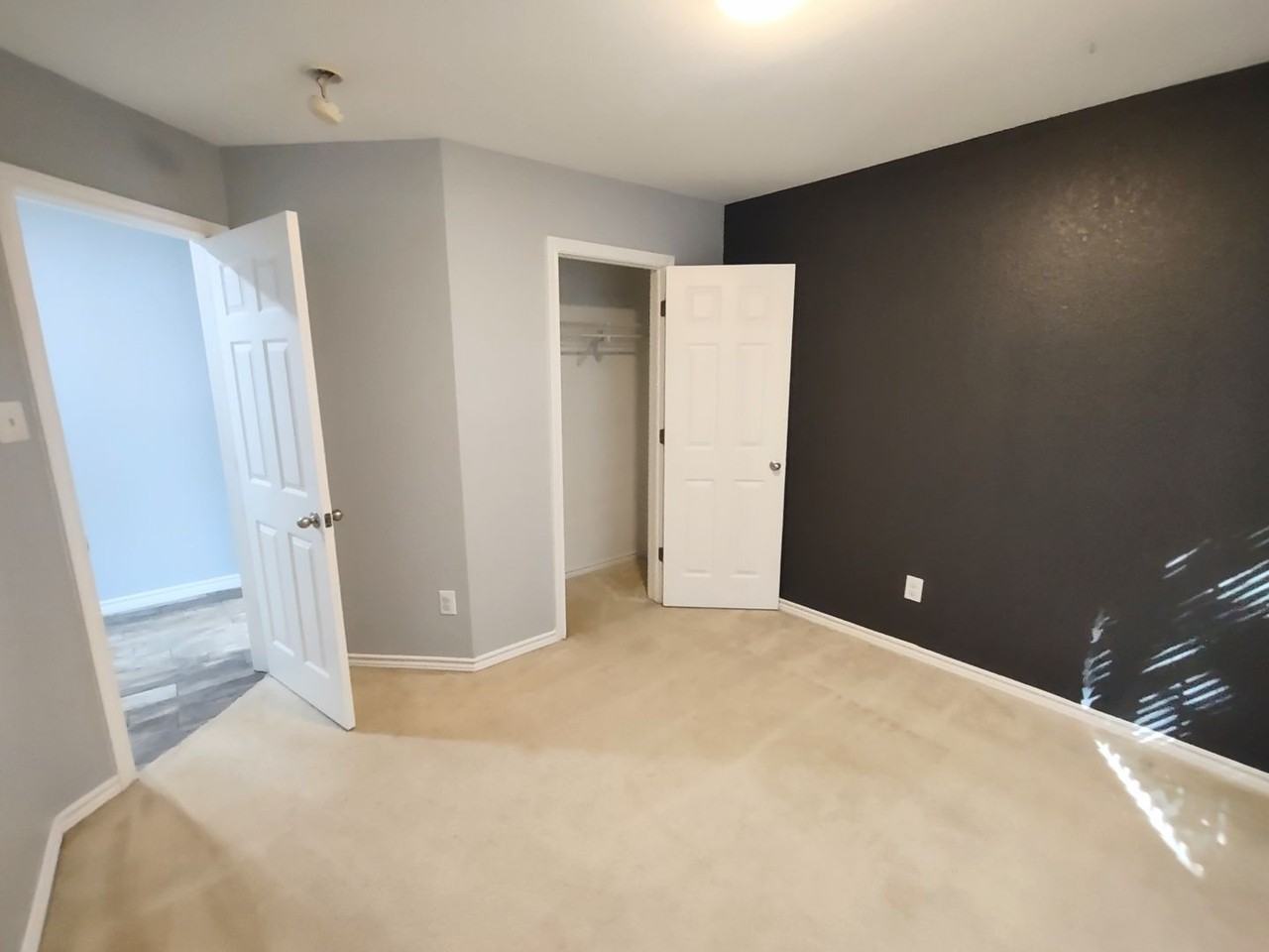 8929 Holliday Ln - Photo 4 of 26