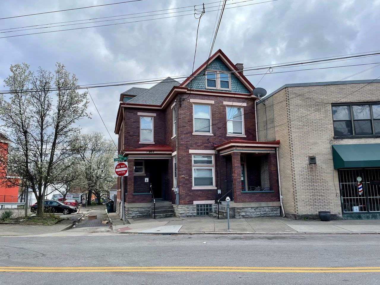 1565 Chase Ave - Photo 2 of 24
