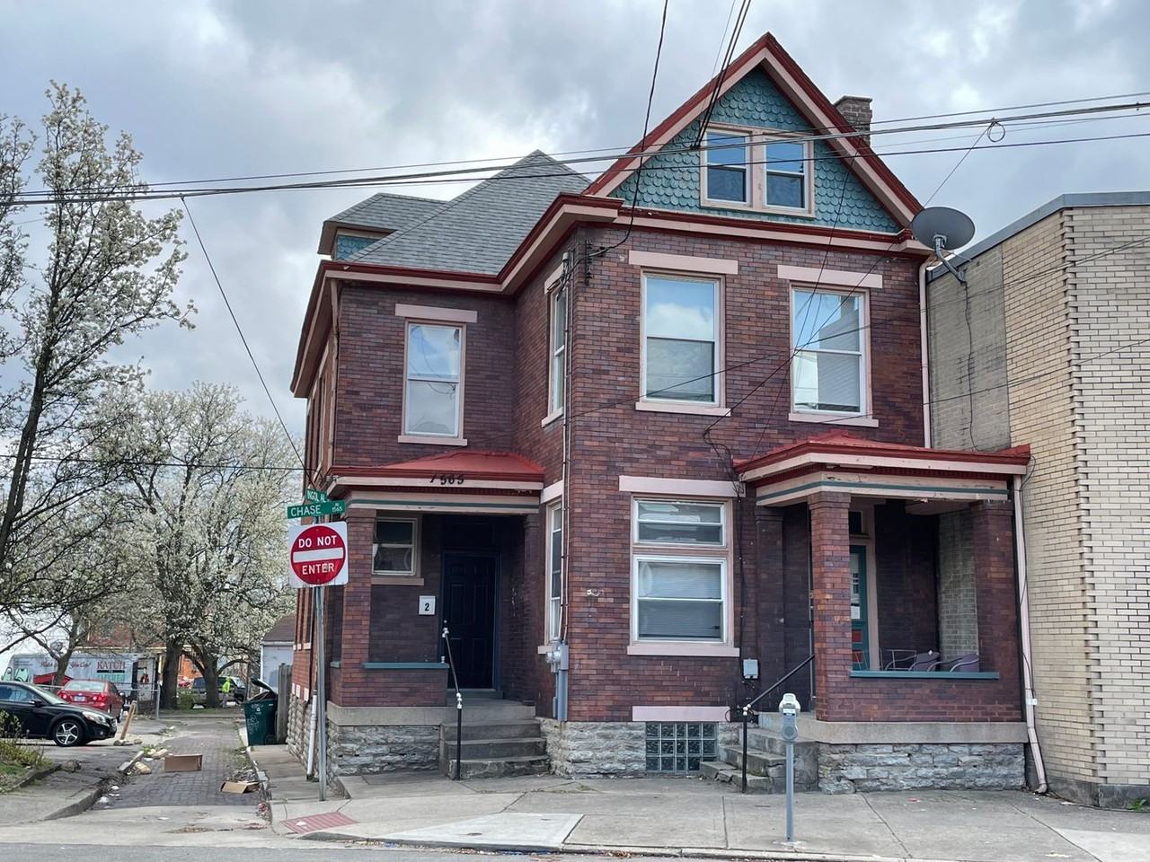 1565 Chase Ave - Photo 3 of 24
