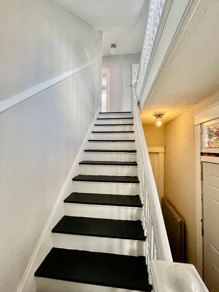 1565 Chase Ave - Photo 6 of 24