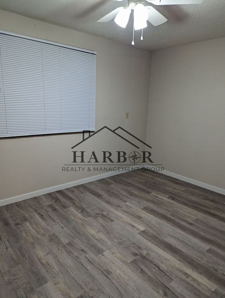 724 7th St - Photo 4 of 7