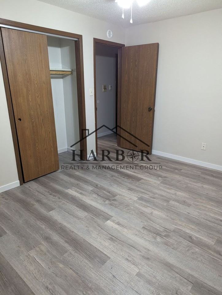 724 7th St - Photo 5 of 7