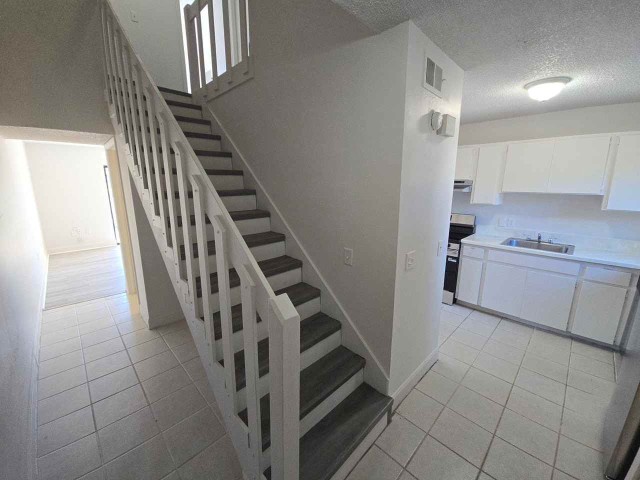 22640 Watersedge Blvd - Photo 4 of 25