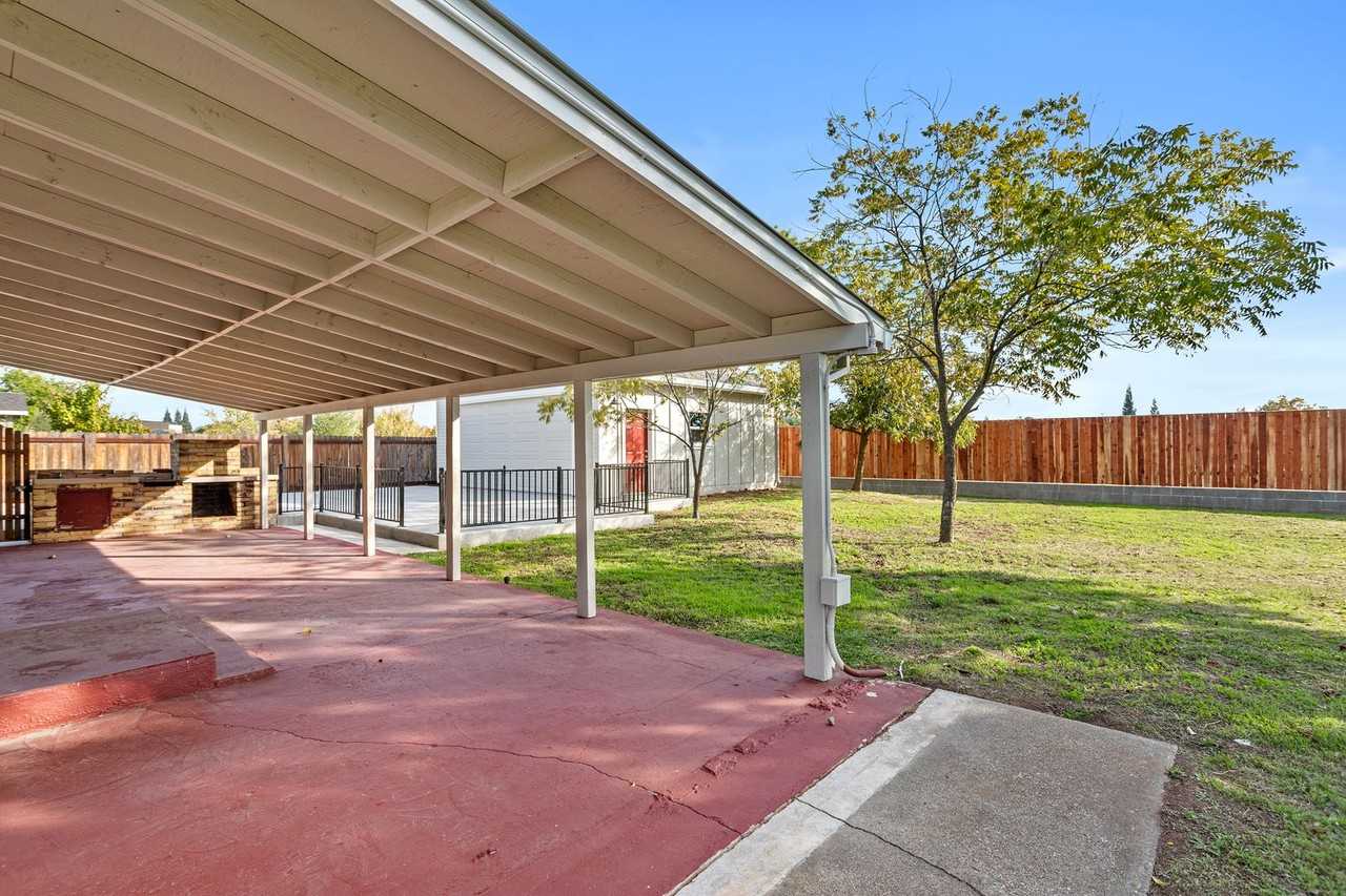 12811283 - Photo 2 of 30