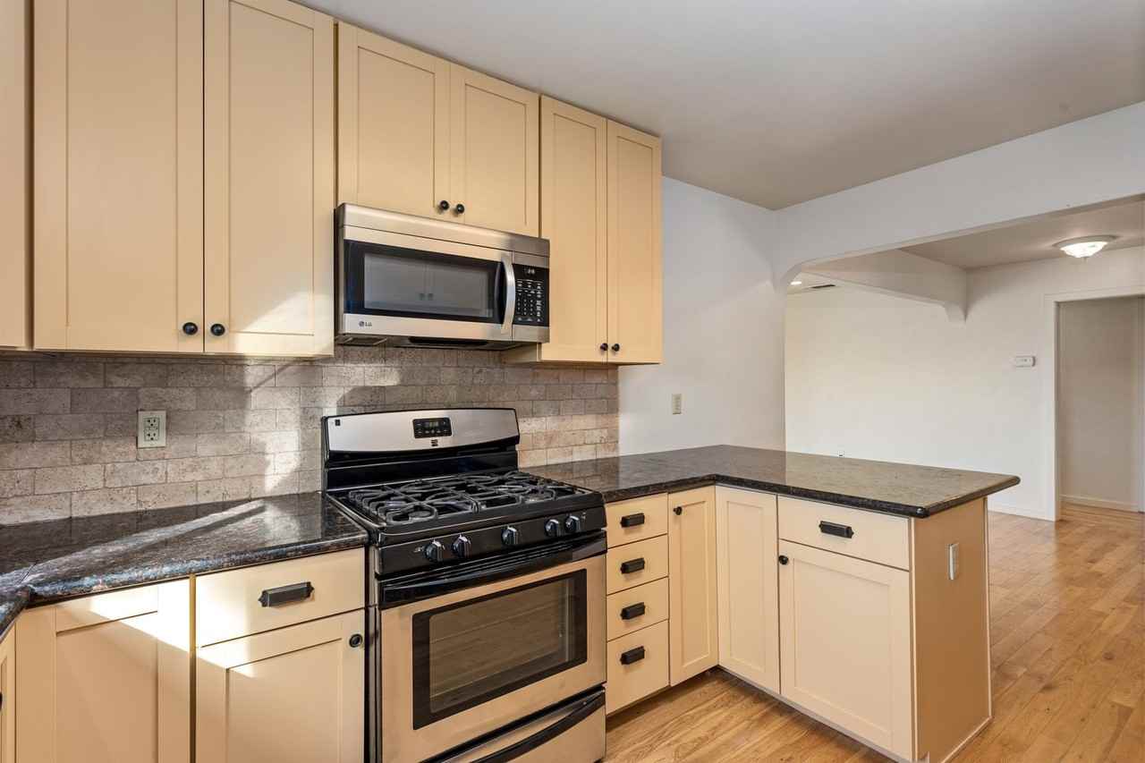 12811283 - Photo 3 of 30