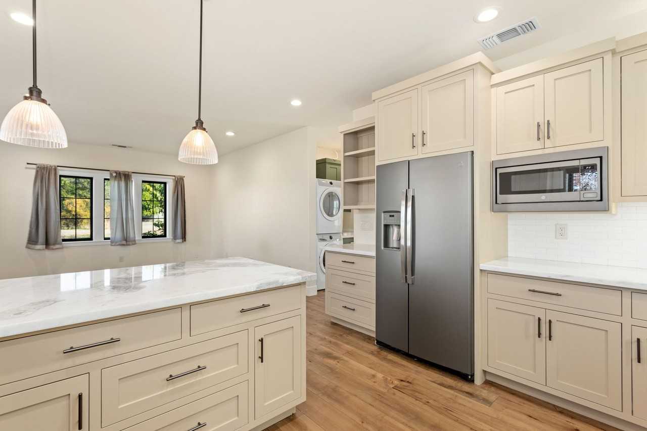 1283 9th Street - Photo 4 of 14