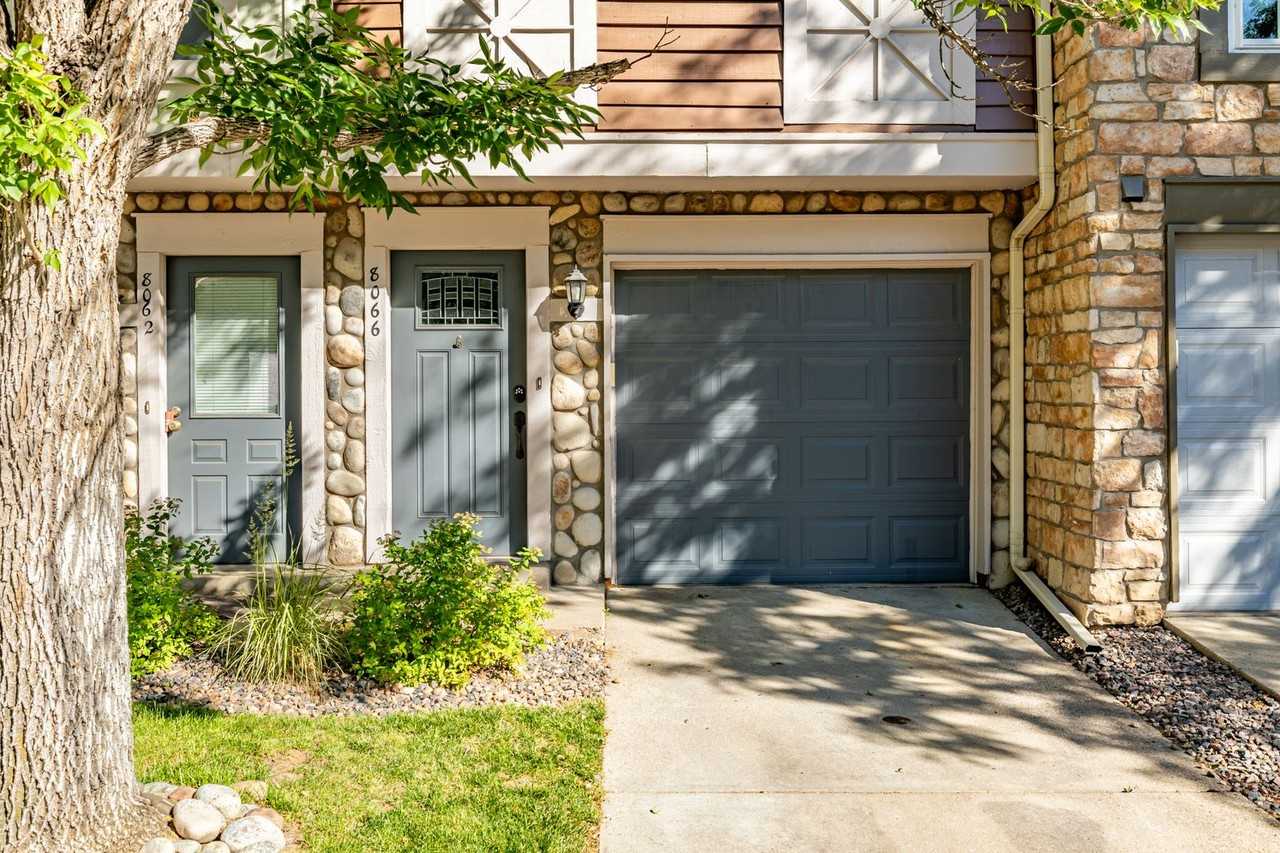 8066 South Columbine Court - Photo 3 of 38