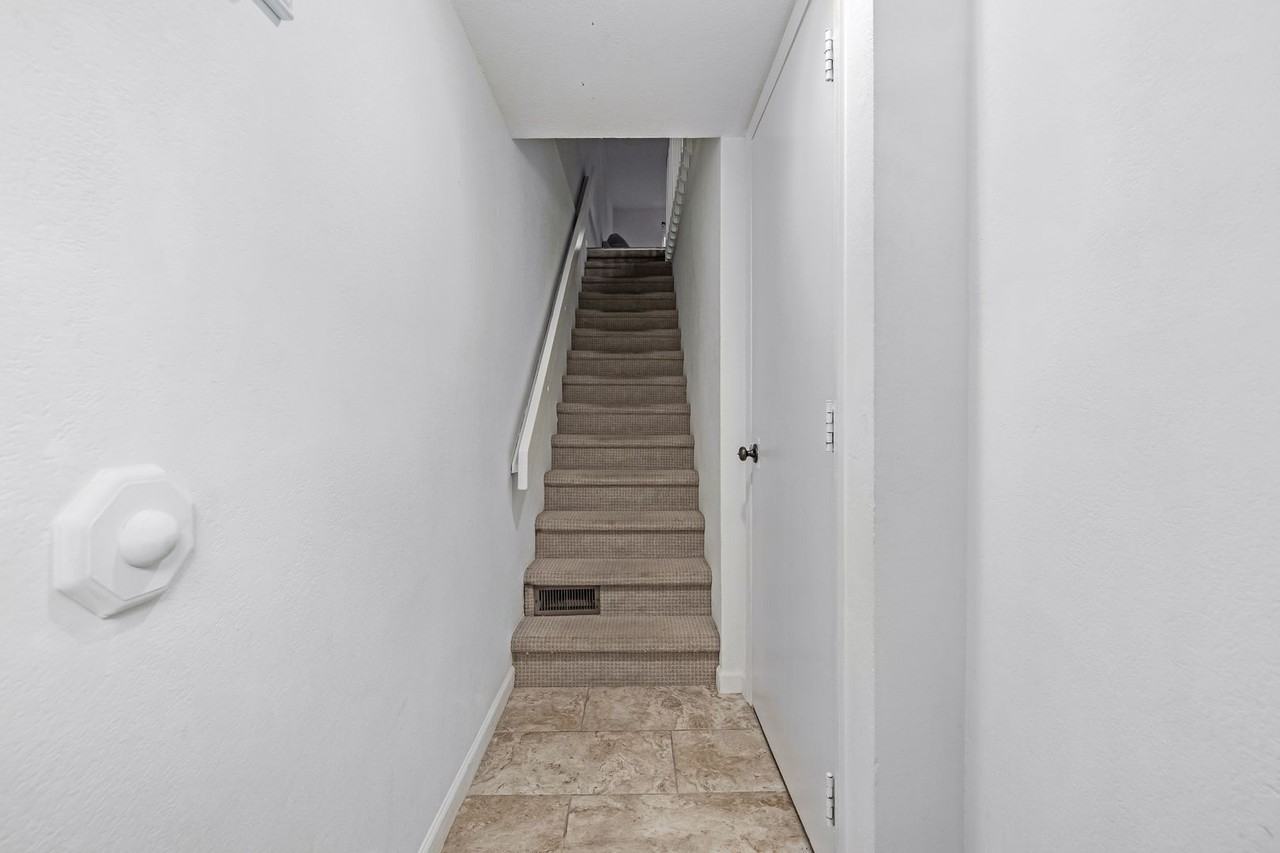 8066 South Columbine Court - Photo 4 of 38