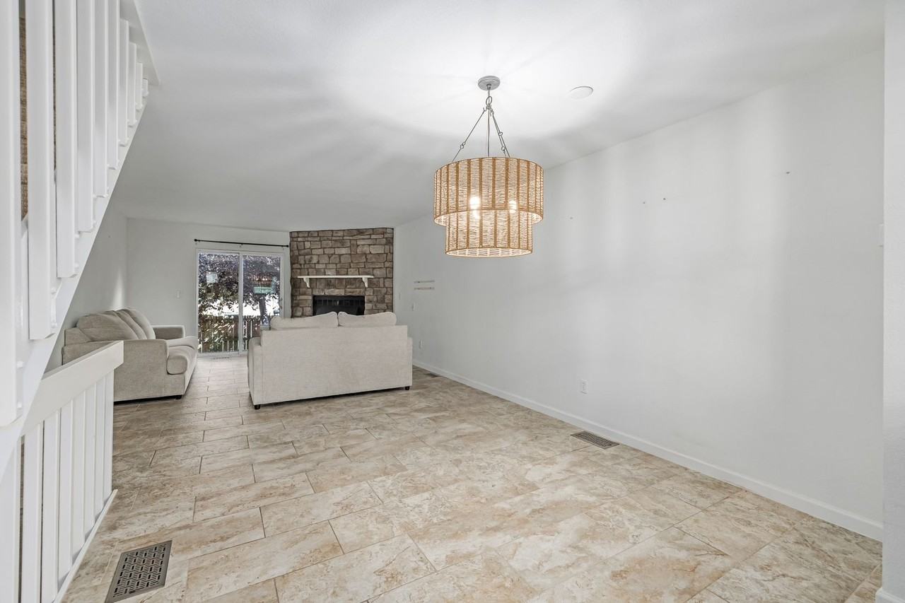 8066 South Columbine Court - Photo 5 of 38