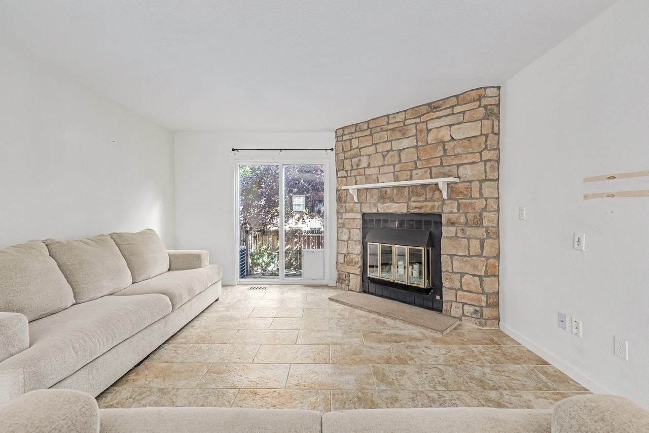 8066 South Columbine Court - Photo 6 of 38