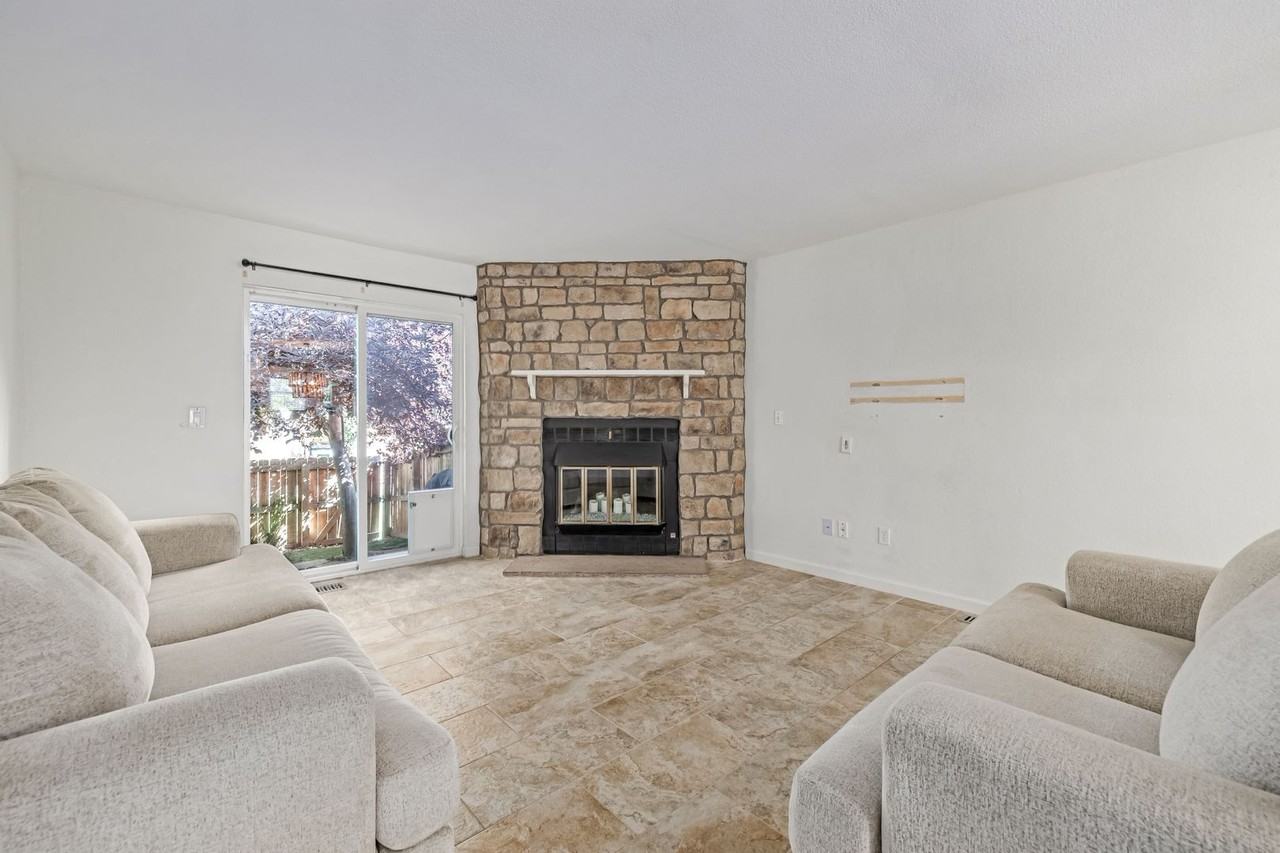 8066 South Columbine Court - Photo 7 of 38