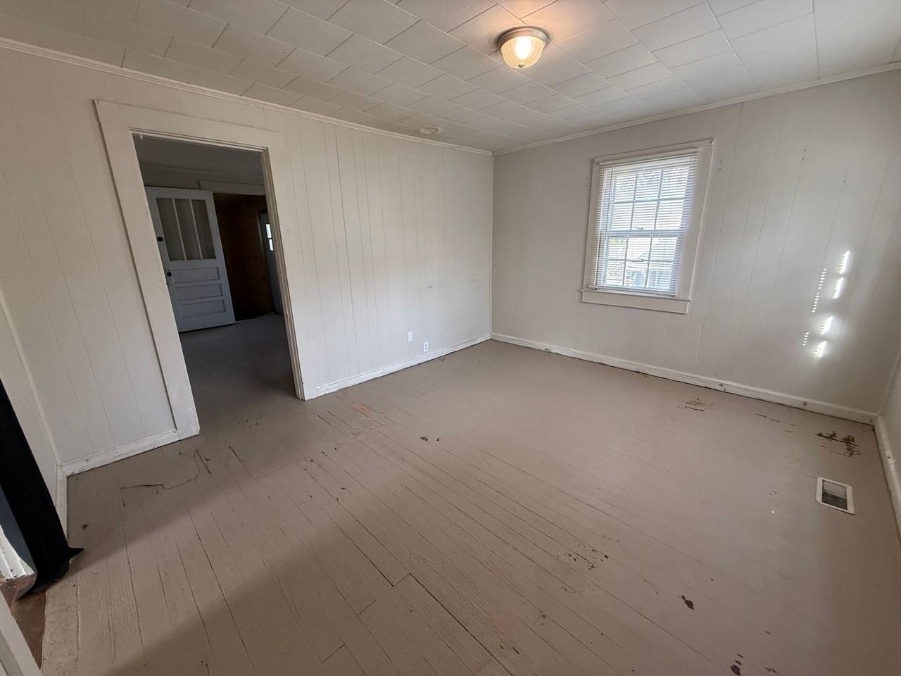 2200 Main St - Photo 2 of 15