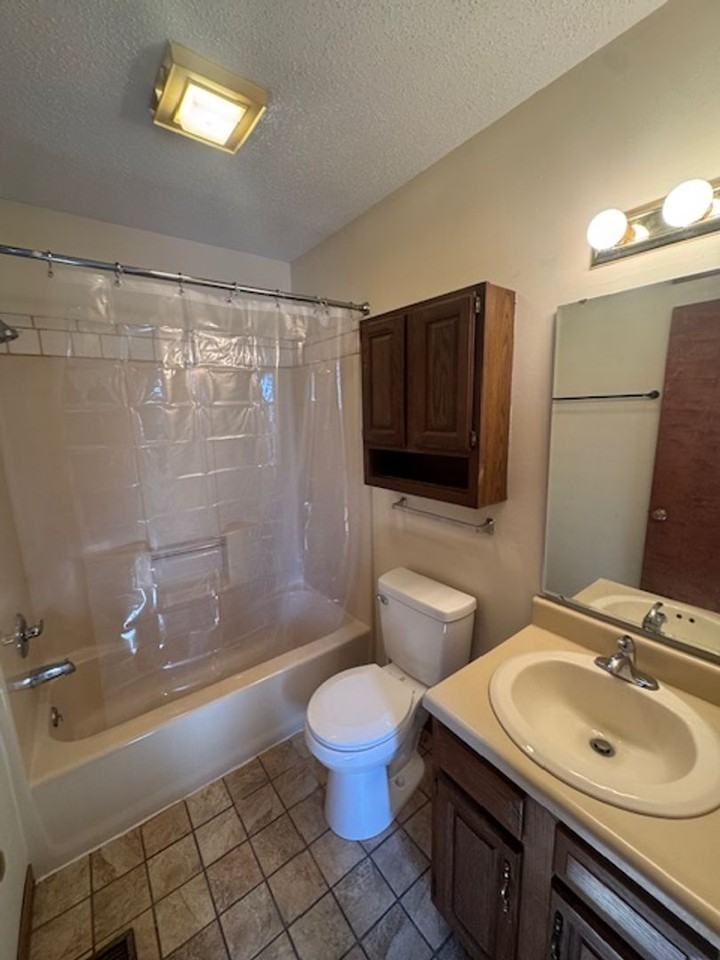 2007 Hillside Avenue - Photo 6 of 7