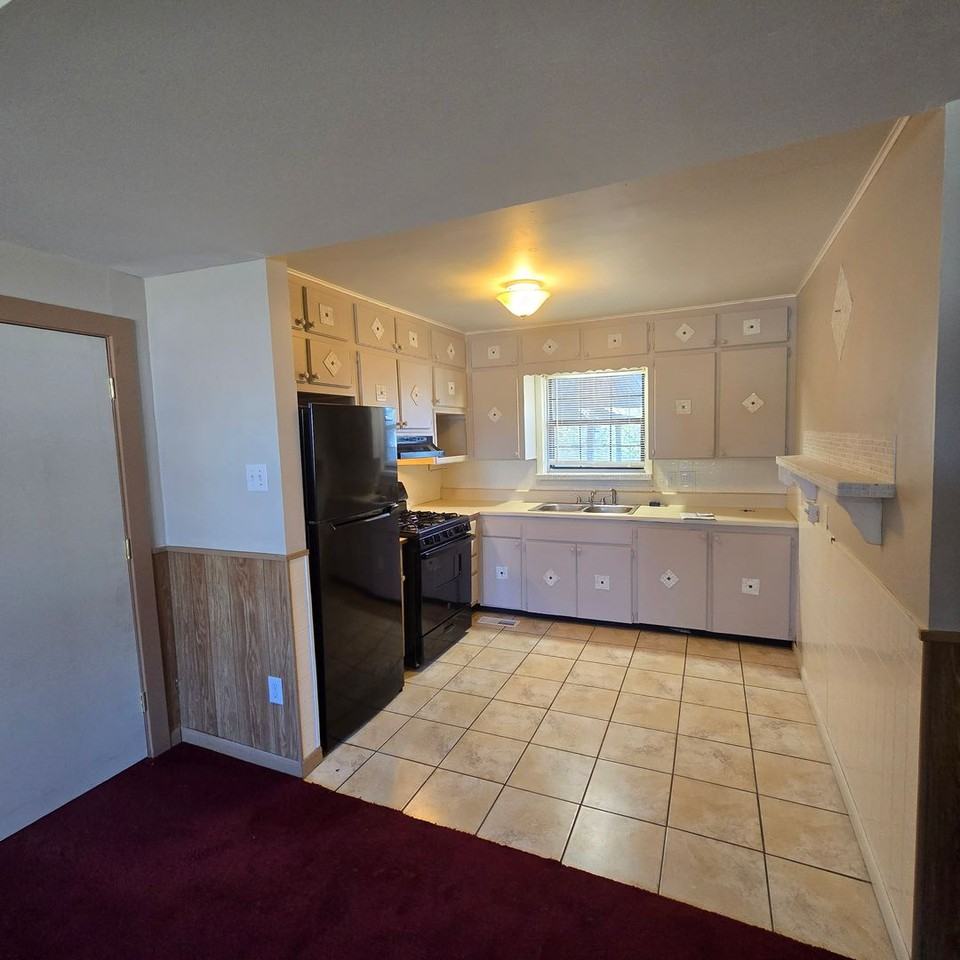 2095 North Heights Avenue - Photo 3 of 26