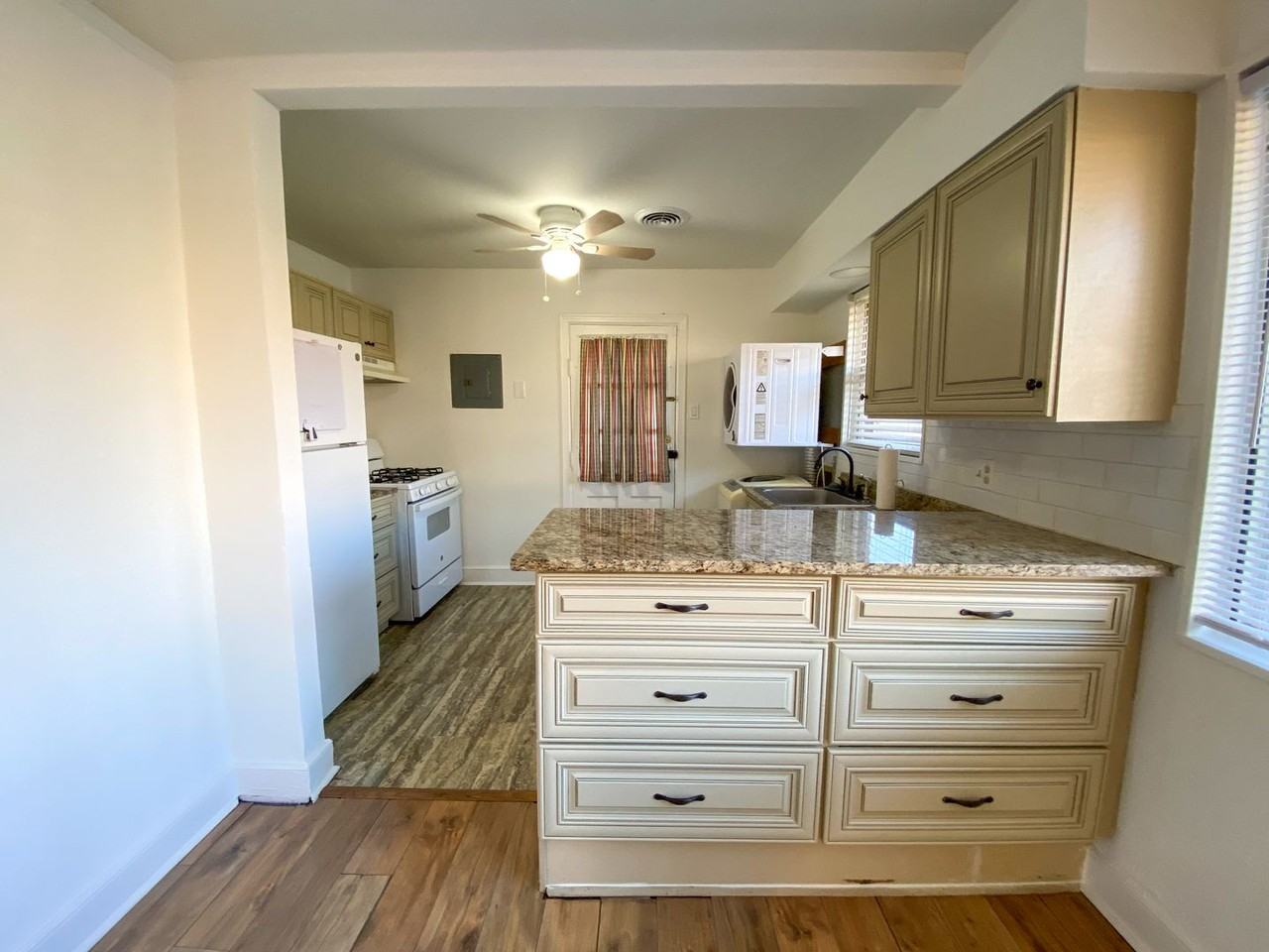 2421 Avery Avenue - Photo 3 of 17