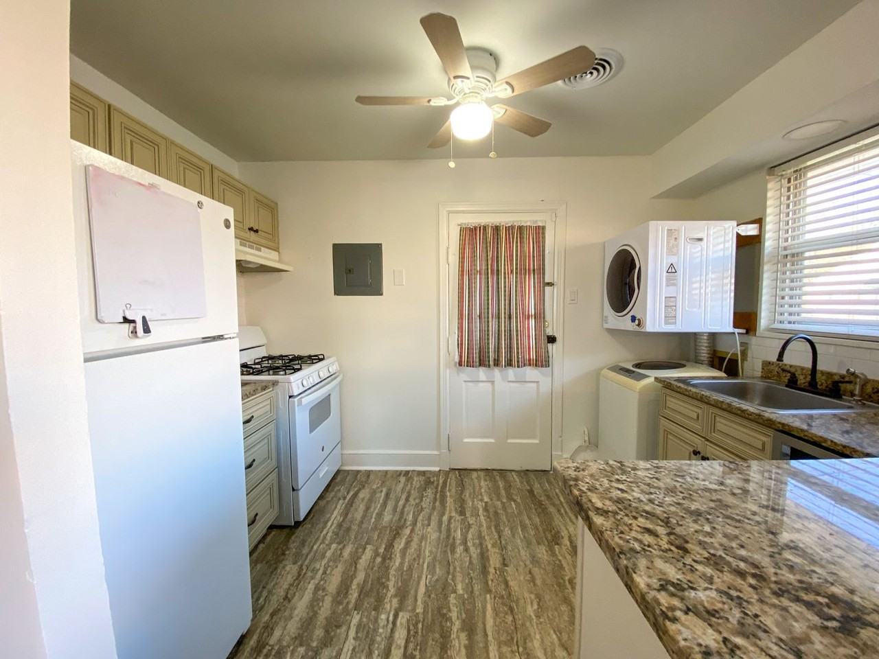 2421 Avery Avenue - Photo 6 of 17