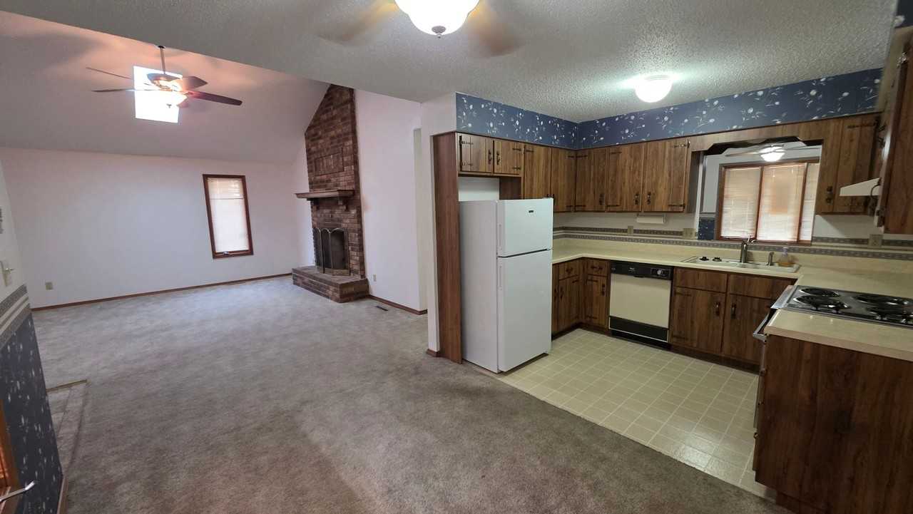 503 East Redwood Street - Photo 5 of 11