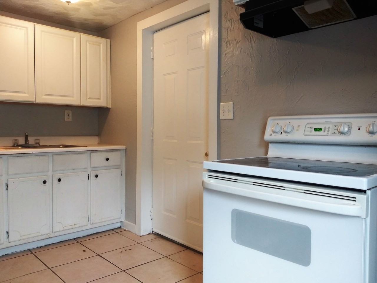 422 12th Ave Nw - Photo 2 of 10