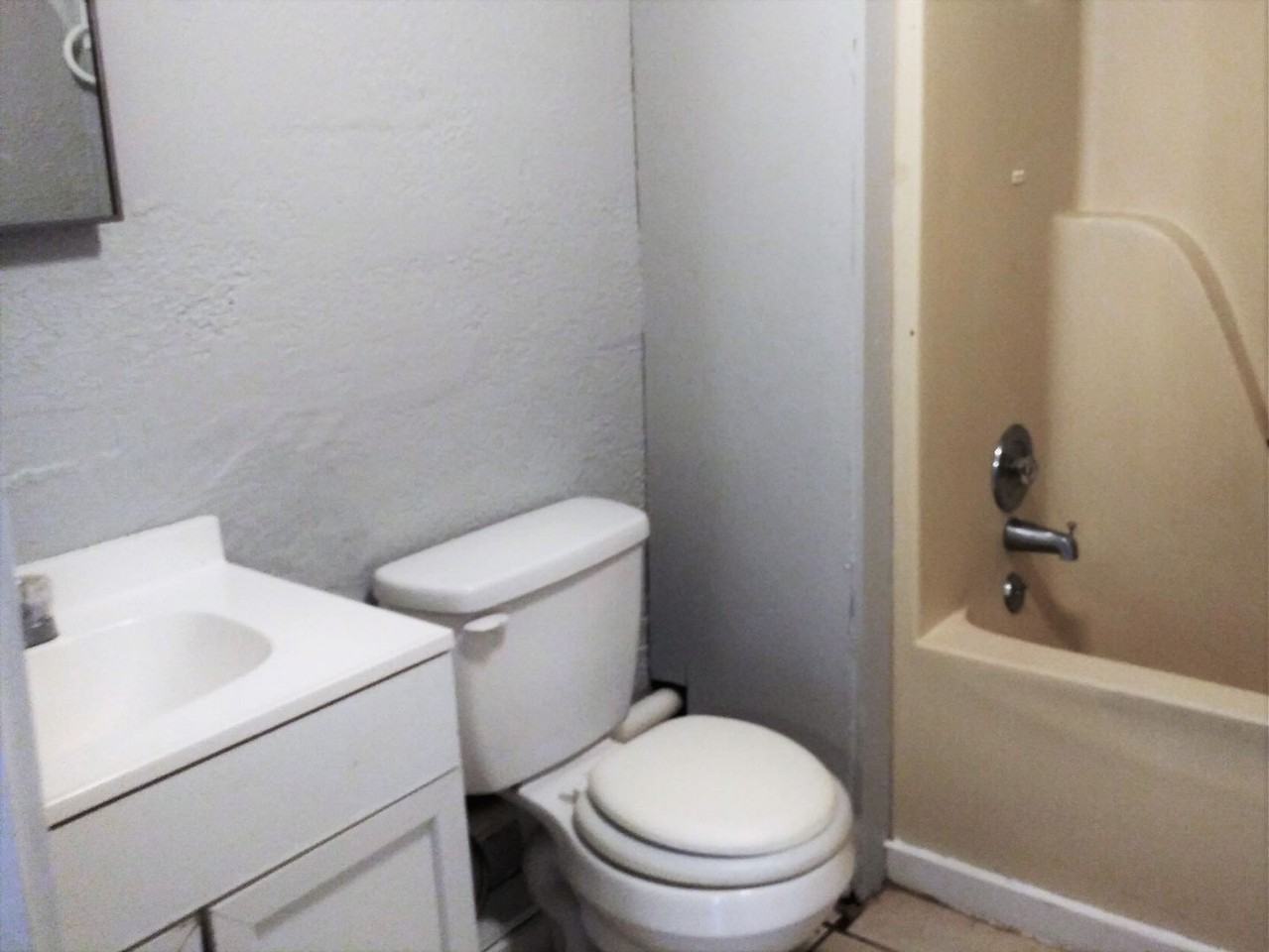 422 12th Ave Nw - Photo 4 of 10