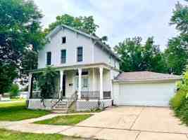 featured image of 211 South Walnut Street