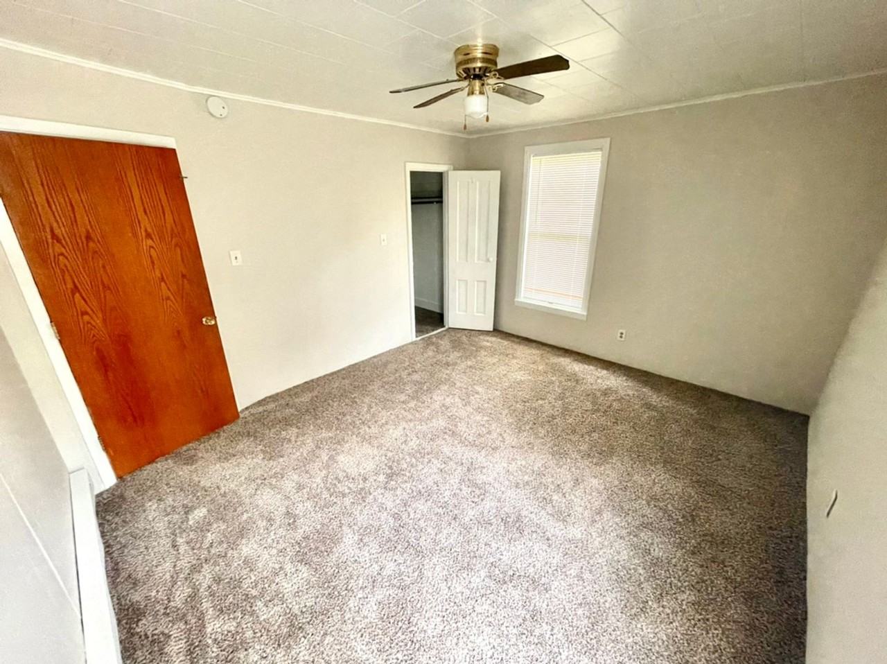 211 S Walnut St - Photo 5 of 14