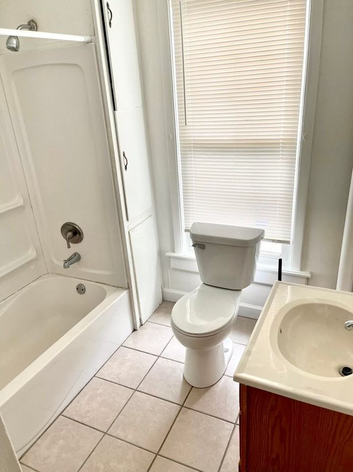 211 S Walnut St - Photo 7 of 14